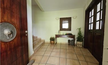 Venta de Casa con terreno - en El Carmen POR DEBAJO DEL AVALUO
