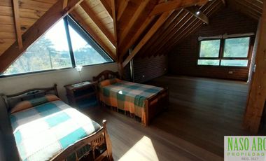 Hermosa propiedad de diseño en venta en Sierra de los Padres. Gas natural