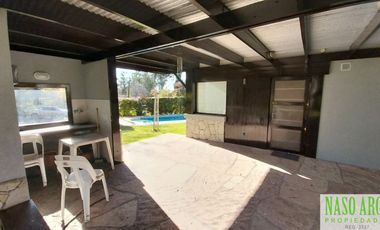 Hermosa propiedad de diseño en venta en Sierra de los Padres. Gas natural