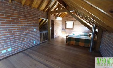 Hermosa propiedad de diseño en venta en Sierra de los Padres. Gas natural