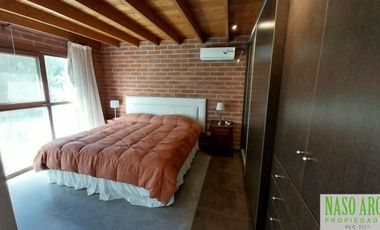 Hermosa propiedad de diseño en venta en Sierra de los Padres. Gas natural