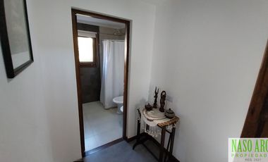 Hermosa propiedad de diseño en venta en Sierra de los Padres. Gas natural