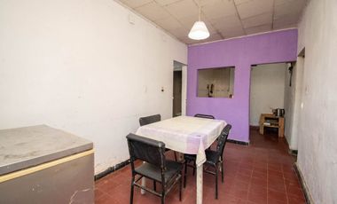 VENTA CASA A REFACCIONAR SOBRE AV. GRAL PAZ