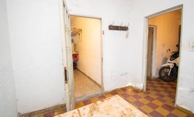 VENTA CASA A REFACCIONAR SOBRE AV. GRAL PAZ