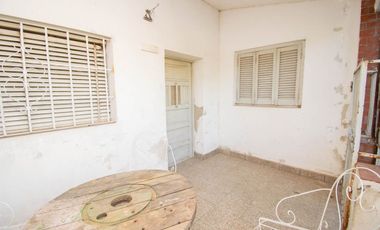 VENTA CASA A REFACCIONAR SOBRE AV. GRAL PAZ