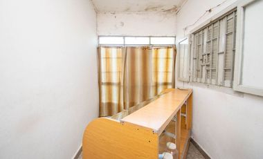 VENTA CASA A REFACCIONAR SOBRE AV. GRAL PAZ