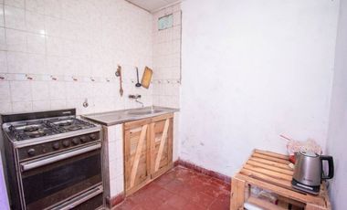 VENTA CASA A REFACCIONAR SOBRE AV. GRAL PAZ