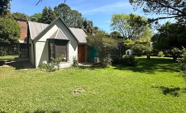 CASA CON PILETA Y GRAN TERRENO EN B° JORGE NEWBERY