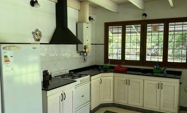 CASA CON PILETA Y GRAN TERRENO EN B° JORGE NEWBERY