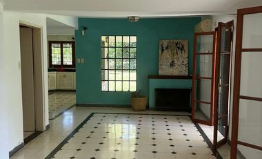 CASA CON PILETA Y GRAN TERRENO EN B° JORGE NEWBERY