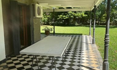 CASA CON PILETA Y GRAN TERRENO EN B° JORGE NEWBERY