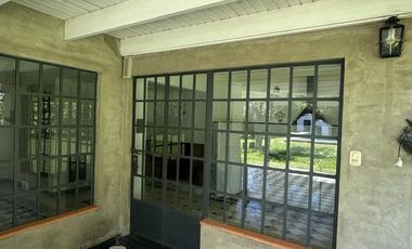 CASA CON PILETA Y GRAN TERRENO EN B° JORGE NEWBERY