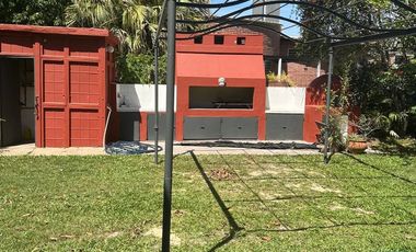 CASA CON PILETA Y GRAN TERRENO EN B° JORGE NEWBERY