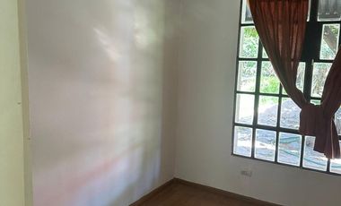 CASA CON PILETA Y GRAN TERRENO EN B° JORGE NEWBERY