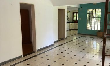 CASA CON PILETA Y GRAN TERRENO EN B° JORGE NEWBERY