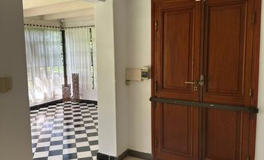 CASA CON PILETA Y GRAN TERRENO EN B° JORGE NEWBERY