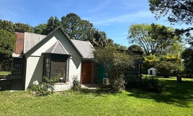 CASA CON PILETA Y GRAN TERRENO EN B° JORGE NEWBERY