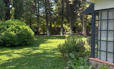 CASA CON PILETA Y GRAN TERRENO EN B° JORGE NEWBERY