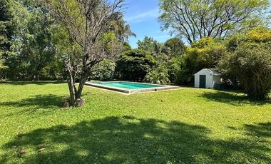 CASA CON PILETA Y GRAN TERRENO EN B° JORGE NEWBERY