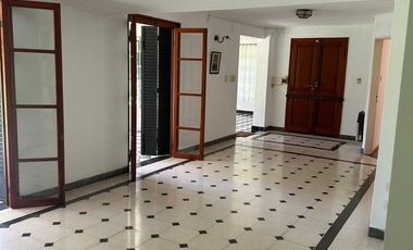 CASA CON PILETA Y GRAN TERRENO EN B° JORGE NEWBERY