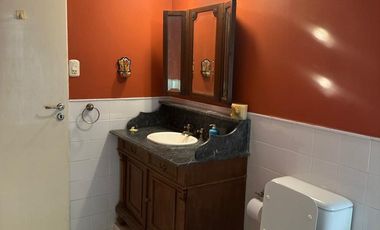 CASA CON PILETA Y GRAN TERRENO EN B° JORGE NEWBERY