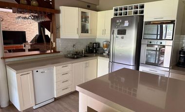 ALQUILER CASA EN BARRIO GALÁPAGOS CON JARDÍN 7 AMB