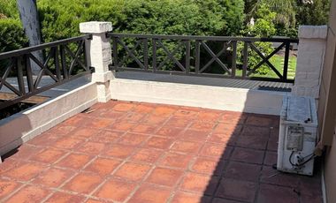 ALQUILER CASA EN BARRIO GALÁPAGOS CON JARDÍN 7 AMB