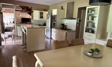 ALQUILER CASA EN BARRIO GALÁPAGOS CON JARDÍN 7 AMB