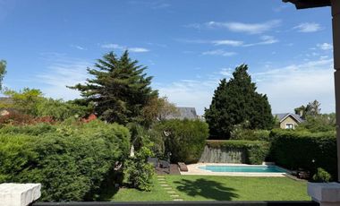 ALQUILER CASA EN BARRIO GALÁPAGOS CON JARDÍN 7 AMB