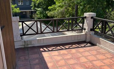 ALQUILER CASA EN BARRIO GALÁPAGOS CON JARDÍN 7 AMB