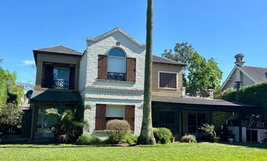 ALQUILER CASA EN BARRIO GALÁPAGOS CON JARDÍN 7 AMB