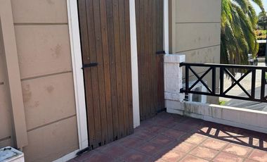 ALQUILER CASA EN BARRIO GALÁPAGOS CON JARDÍN 7 AMB