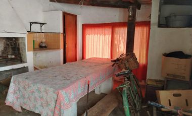 Venta casa 3 ambientes con patio y cochera Miramar