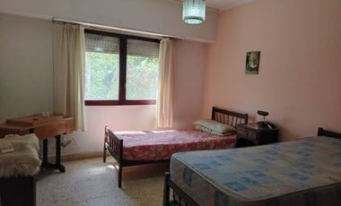 Venta casa 3 ambientes con patio y cochera Miramar