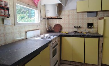 Venta casa 3 ambientes con patio y cochera Miramar