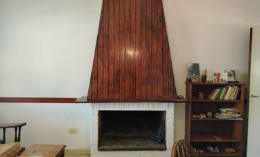 Venta casa 3 ambientes con patio y cochera Miramar