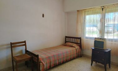 Venta casa 3 ambientes con patio y cochera Miramar