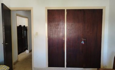 Venta casa 3 ambientes con patio y cochera Miramar