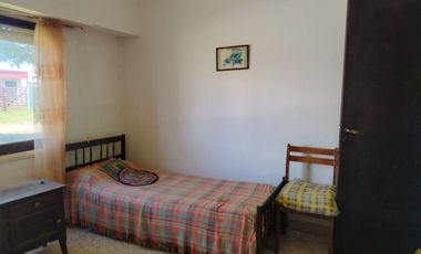 Venta casa 3 ambientes con patio y cochera Miramar