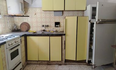 Venta casa 3 ambientes con patio y cochera Miramar