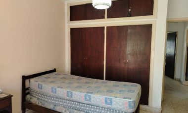 Venta casa 3 ambientes con patio y cochera Miramar
