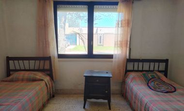 Venta casa 3 ambientes con patio y cochera Miramar