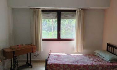 Venta casa 3 ambientes con patio y cochera Miramar