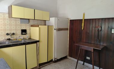 Venta casa 3 ambientes con patio y cochera Miramar