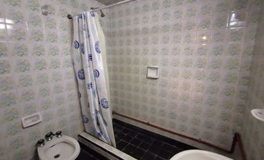 Venta casa 3 ambientes con patio y cochera Miramar