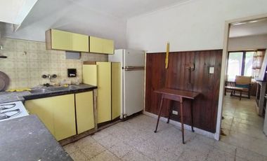 Venta casa 3 ambientes con patio y cochera Miramar