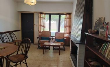 Venta casa 3 ambientes con patio y cochera Miramar