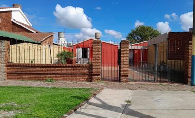 CASA EN VENTA DE 3 DOMITORIOS EN BARIO CRISTALERIA