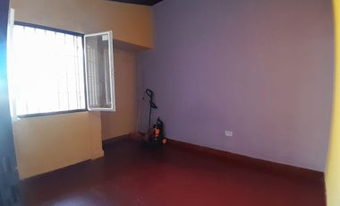 CASA EN VENTA DE 3 DOMITORIOS EN BARIO CRISTALERIA