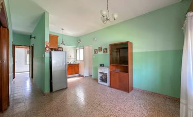 Casa en venta en Lanús Este 3 ambientes con patio